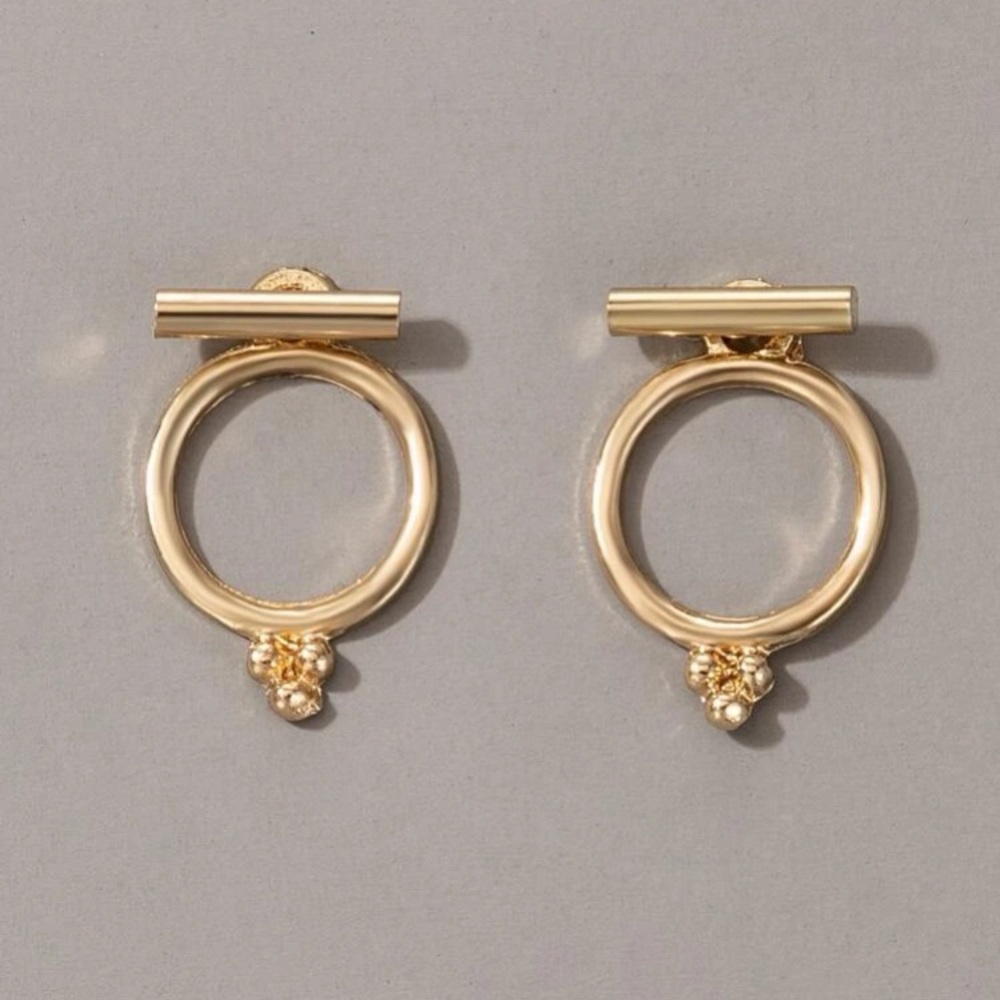 Gold Earrings - Picture 4 of 4